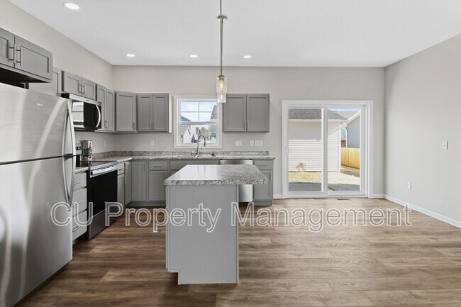 Building Photo - 1316 S Smith Rd