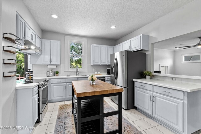 Building Photo - 4227 Woodmere St