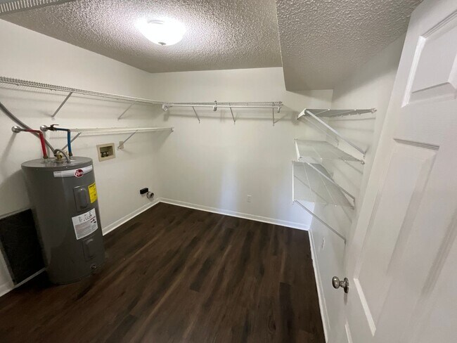 Building Photo - Beautiful 4/2 Frame Home in Marianna on Well