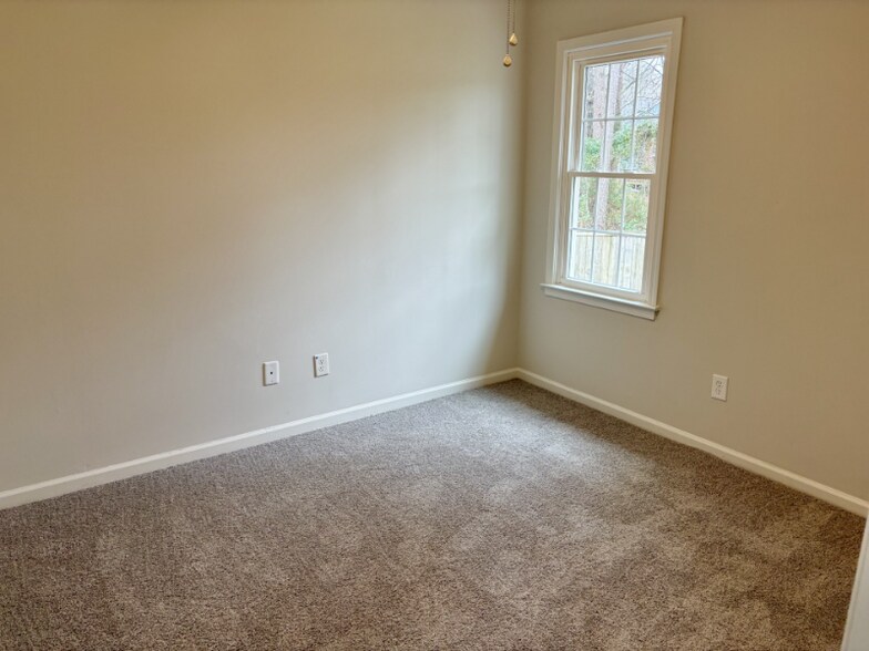 Building Photo - 532 Kenton Dr