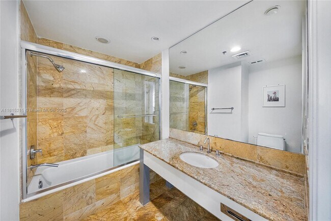 Building Photo - 1395 Brickell Ave