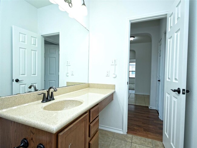 Building Photo - 501 Willow Walk Dr