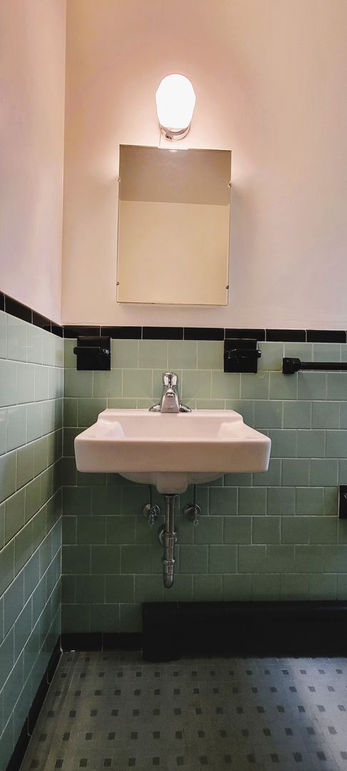 Building Photo - Remodeled brick bungalow with 1st floor li...
