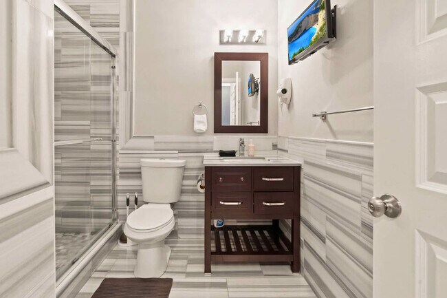 Building Photo - 1421 N 5th St