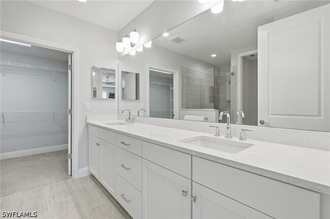Building Photo - 2560 Seychelles Dr