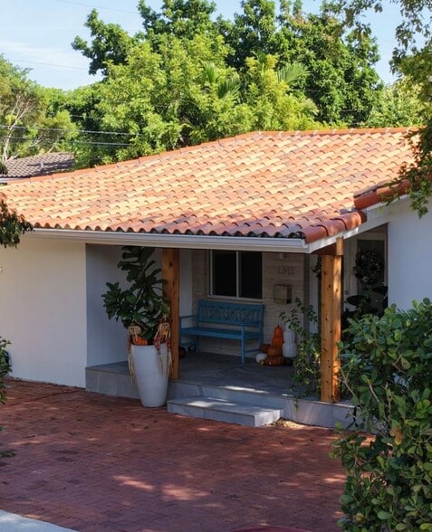 Primary Photo - 1345 SW 60th Ct