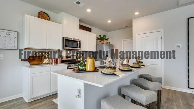 Building Photo - 4 Bedroom, 2.5 Bath and 2 Car Garage in Ha...