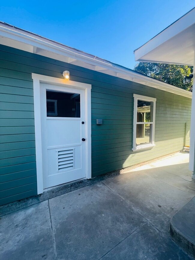 Building Photo - Peaceful 3-bedroom, 2-bathroom single story home nestled amongst the Orange Groves of Fillmore