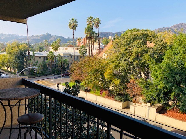 Building Photo - 7320 Hawthorn Ave