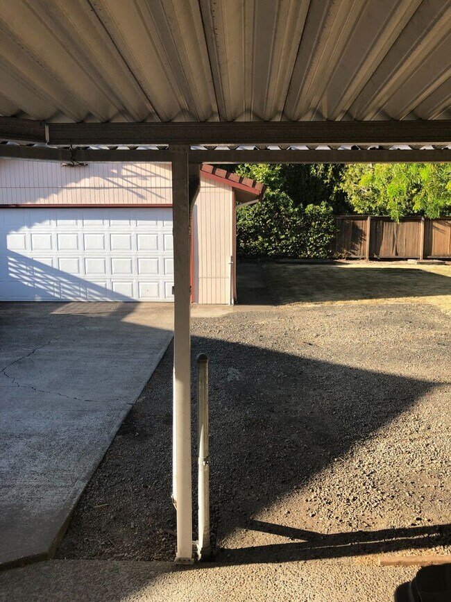 Building Photo - Spacious 4-Bedroom Home in Prime Corvallis Location!