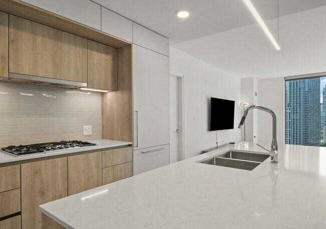 Building Photo - 211 N Harbor Dr