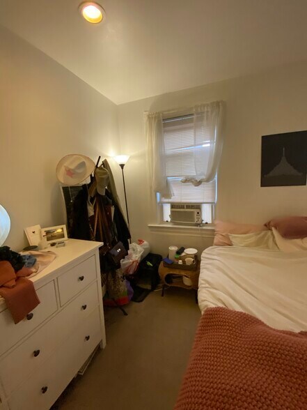 Building Photo - 370 S Negley Ave