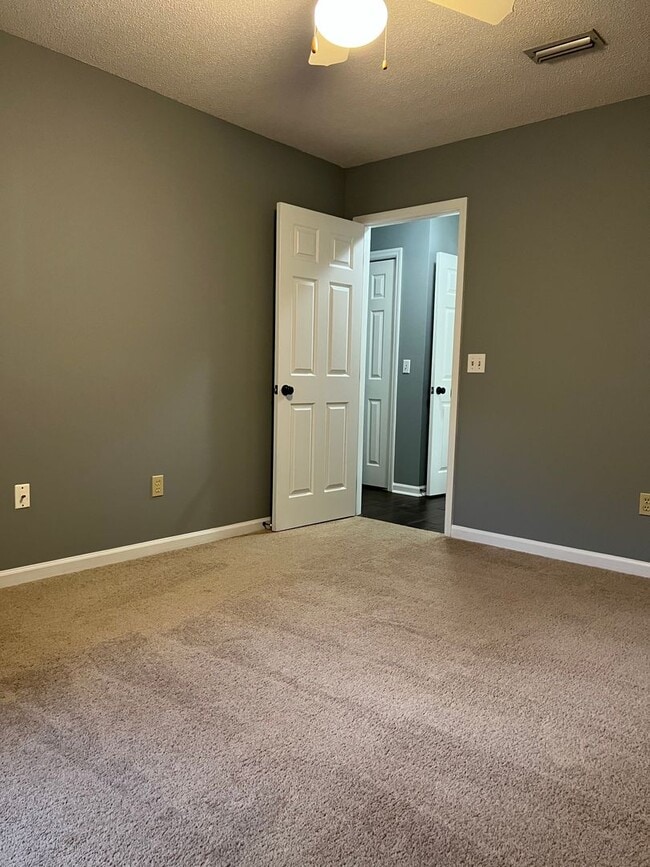 Building Photo - 114 Windmere Dr