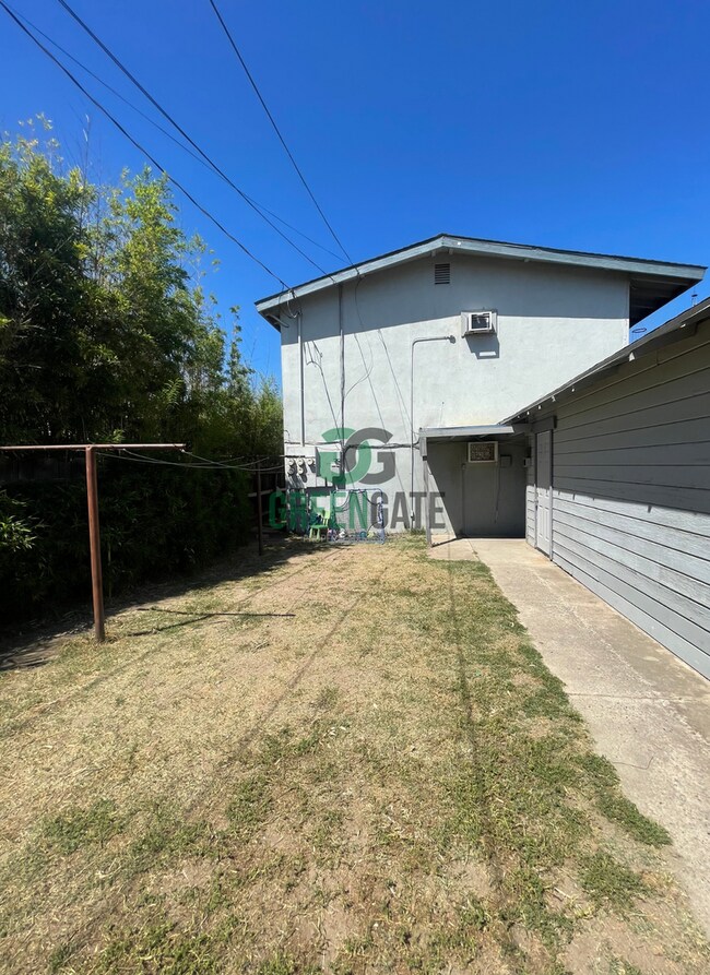 Building Photo - 325 W H St