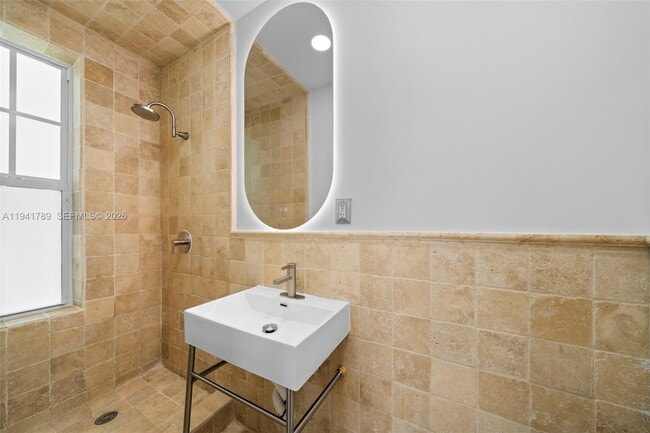 Building Photo - 739 2nd St