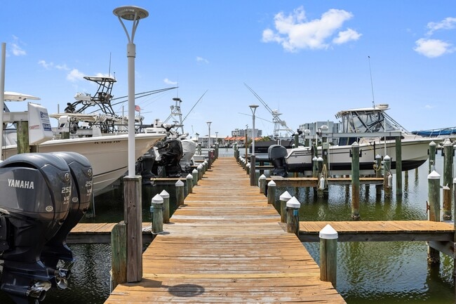 Building Photo - 775 Gulf Shore Dr