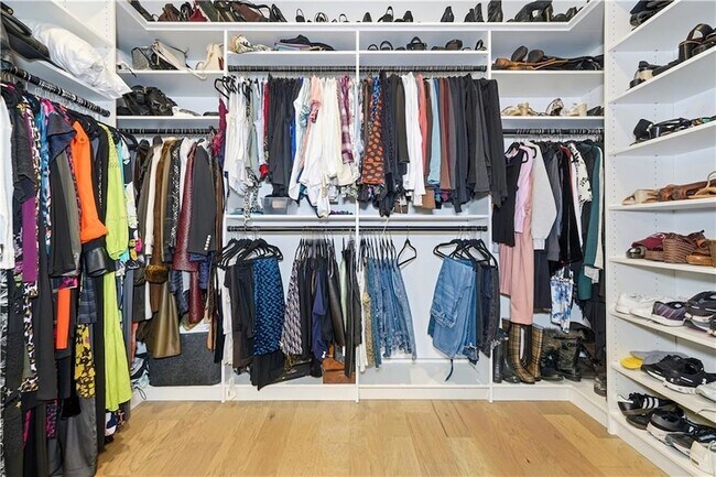 Building Photo - 158 Kingwood Dr