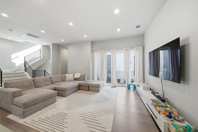 Building Photo - 1615 Wheeler Ave