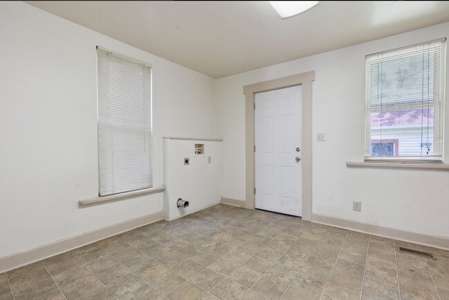 Building Photo - 283-285 Linden Ave