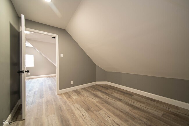 Building Photo - 817 W 5th St