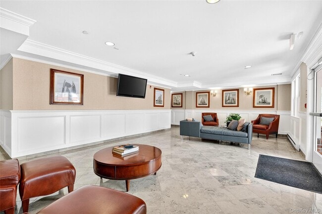 Building Photo - 225 Stanley Ave