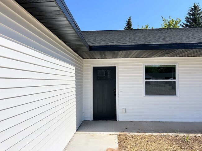 Building Photo - 1201-1203 Atrium Ct