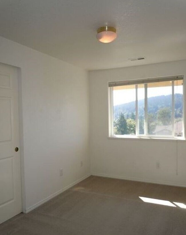 Building Photo - 801 Blueberry Ln