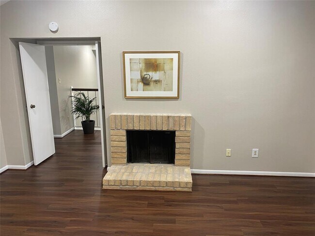 Building Photo - 7447 Cambridge St