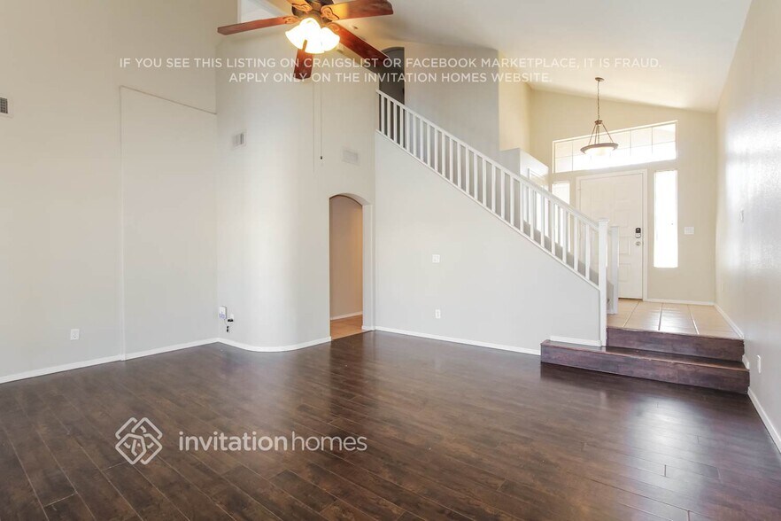 Building Photo - 4028 W Lone Cactus Dr