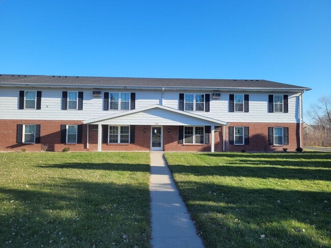 Building Photo - 2205 Sylvan Way