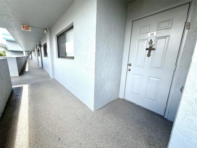 Building Photo - 4725 Lucerne Lakes Blvd E