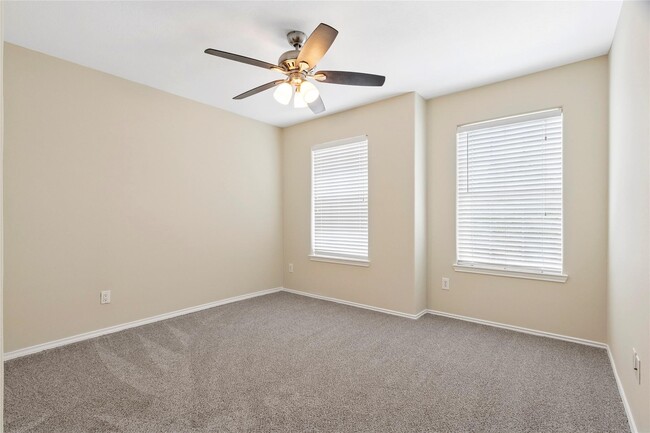 Building Photo - 8907 Grand Villa Ln