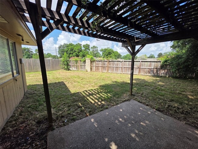 Building Photo - 8607 Knoll Forest Dr