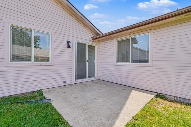Building Photo - 2463 N Stone Pl
