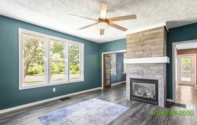 Building Photo - Zeeland Gem! Gorgeous 2 Bed/2 Bath Single-...