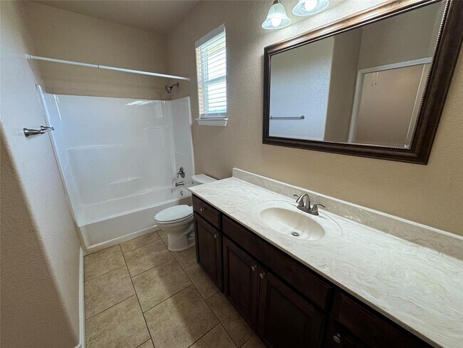 Building Photo - 141 Oak Stone Dr
