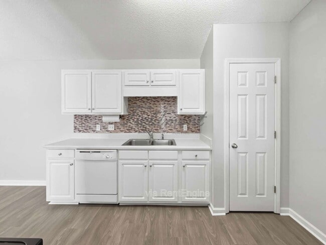 Building Photo - 107 Pelham Square Way