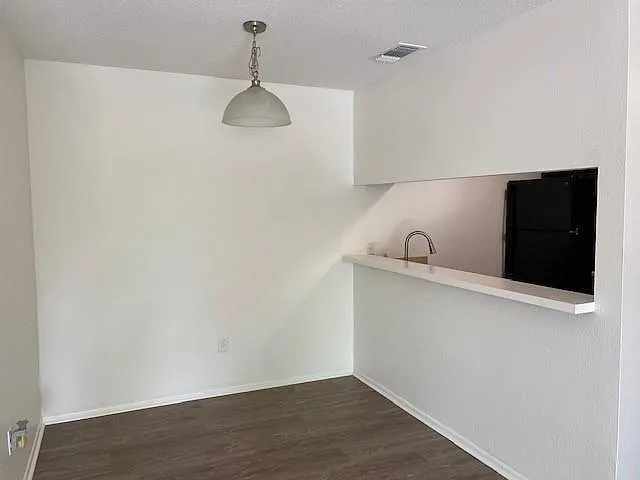 Building Photo - 312 Parkview Blvd