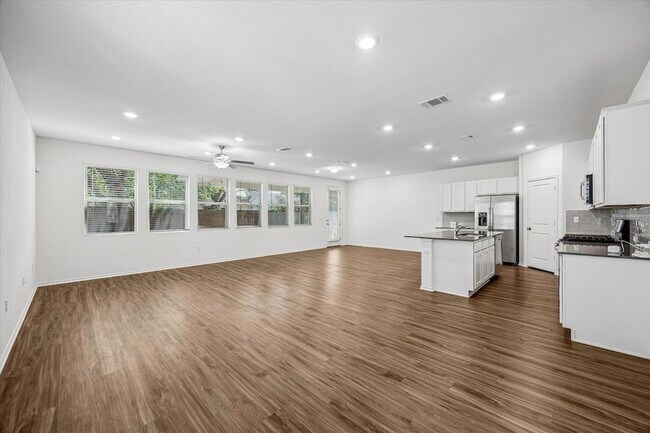 Building Photo - 10303 Buster Dr