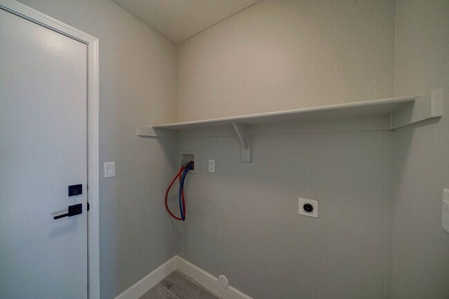 Building Photo - 8940 E Palm Ridge Dr