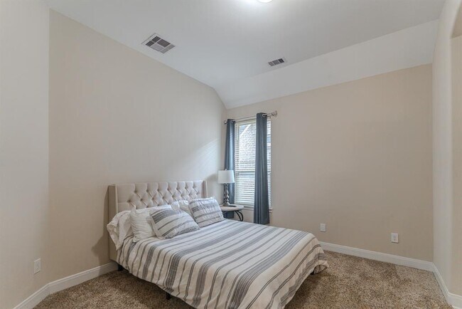 Building Photo - 34 Danby Place