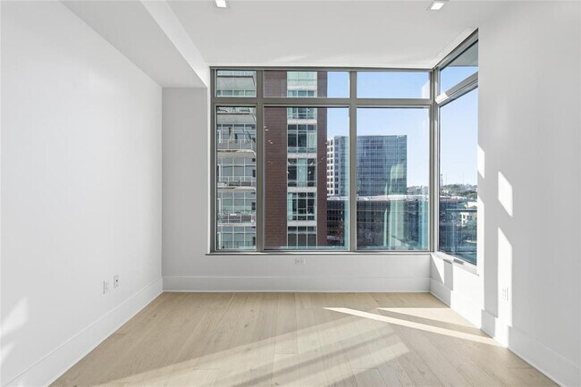 Building Photo - 501 West Ave