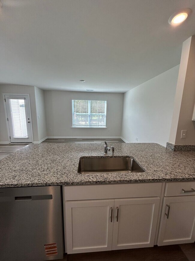 Building Photo - 413 Silicon Dr