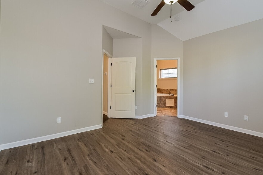 Building Photo - 6893 Raleigh Lagrange Rd