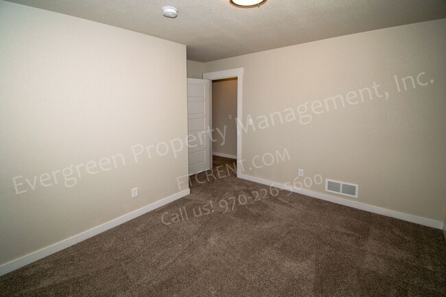 Building Photo - 298 E Chestnut St