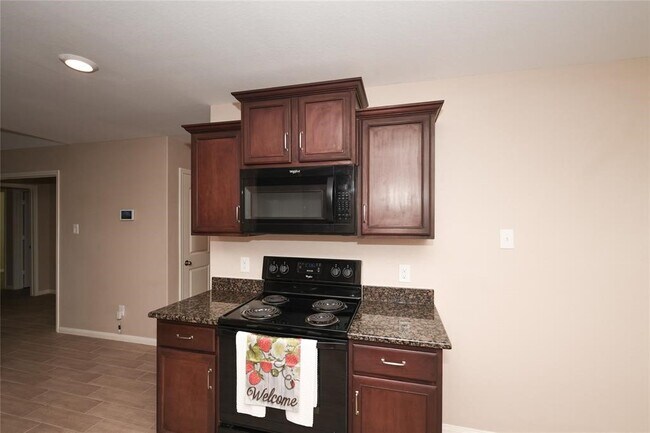Building Photo - 1001 Strawberry Ridge Dr