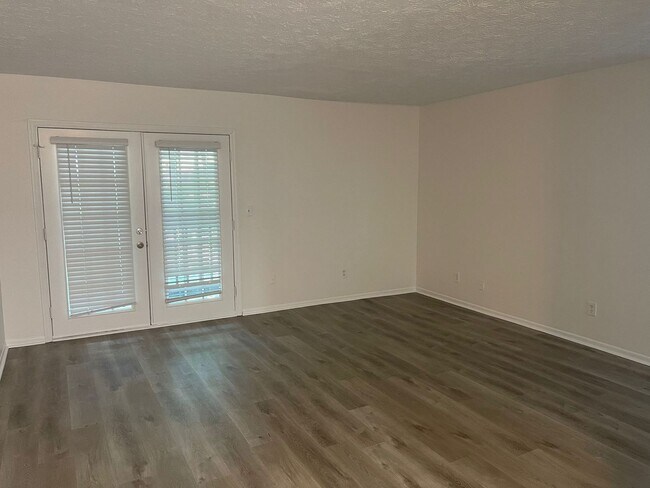 Building Photo - Modern 2-Bed, 1-Bath Oasis with Central Air and Gourmet Kitchen