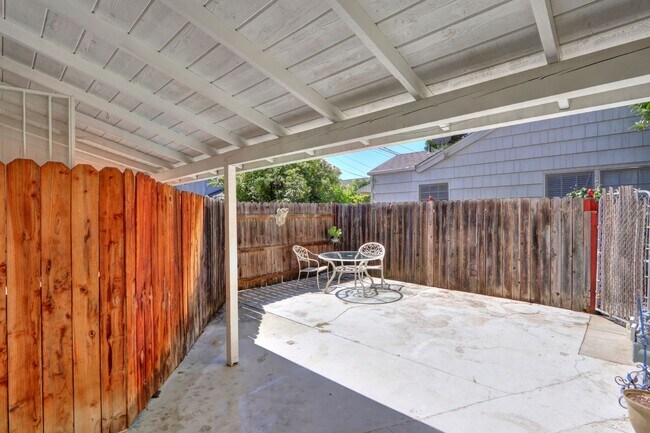 Building Photo - 5400-5402 Folsom Blvd