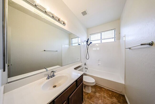 Building Photo - Welcome to this stunning 3-bedroom, 2-bath...