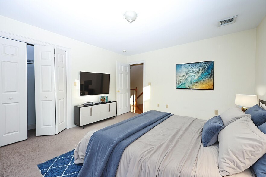 Building Photo - 370 Franklin St